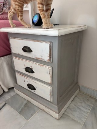 Muebles de dormitorio: mesillas, sinfonier, comoda