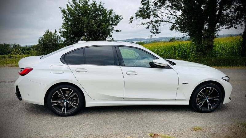 BMW Serie 3 2023, foto 4