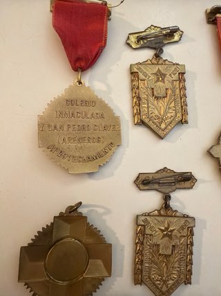 11 Medallas Escolares Antiguas