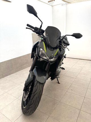 Kawasaki Z900 FULL Negra y Verde