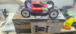 Thunder Tiger EB4 1/8 Nitro Buggy