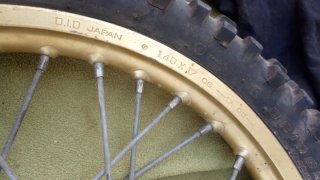 Rueda moto clásica/enduro dorada