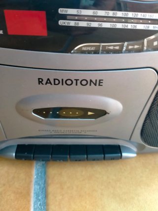 Radiocasete Radiotone Plata y Negro