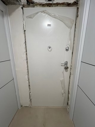 MONTADOR Servicios de carpintería  , puertas