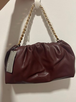 Bolso Parfois borgoña con cadena dorada