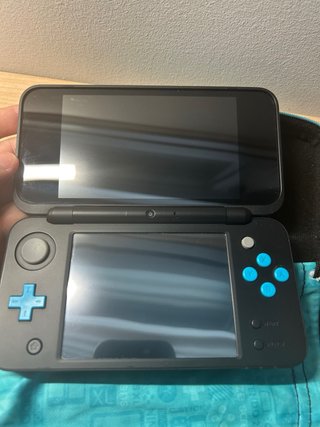 Nintendo 2DS XL Negra y Azul