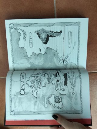 Libro de "Una corte de rosas y espinas" especial