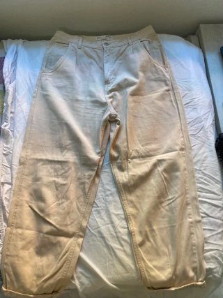 Pantalón vaquero Stradivarius beige