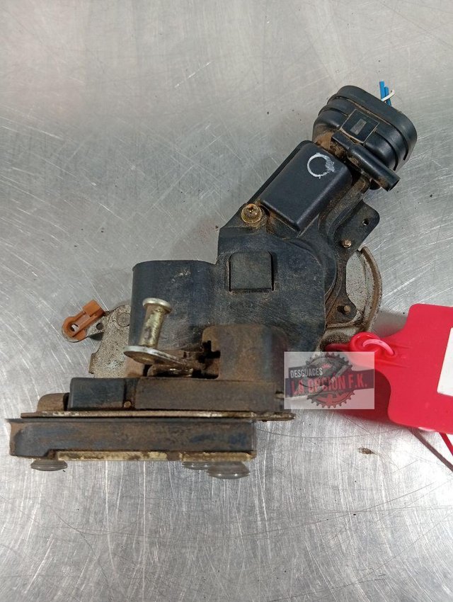 CERRADURA PUERTA TRASERA DERECHA Toyota Land Cruiser (J10)(1998->)