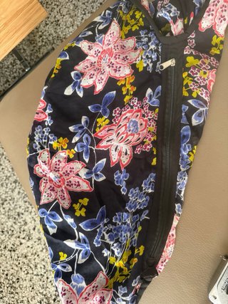 Pareo y bolso estampado flores oscuro