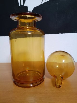 Botella de cristal ámbar con tapón