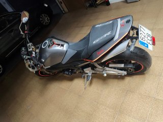Suzuki GSR 600 con muchos extras por no usar