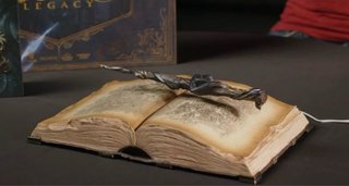 Varita y Libro Hogwarts Legacy