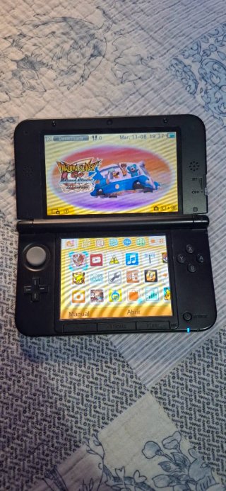 Nintendo 3DS XL Rossa + 2 Giochi + caricatore e stilo