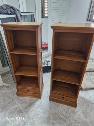 2 Estanterías Pequeñas de Madera