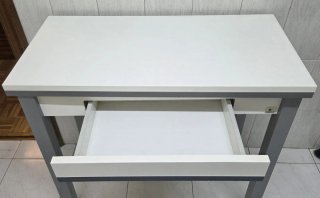 Mesa de cocina extensible blanca y gris