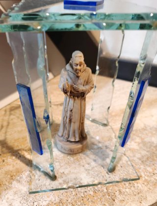Statuina Padre Pio in teca di vetro artistico