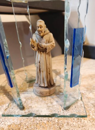 Statuina Padre Pio in teca di vetro artistico
