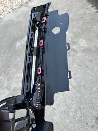 Parrilla Golf 8 GTI con Tiras Rojas y LED