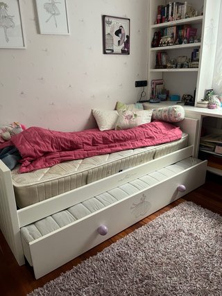 Cama nido juvenil con estudio y estantería
