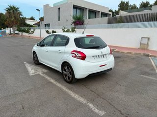 Peugeot 208 2015