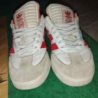 Zapatillas Adidas Blancas y Rojas