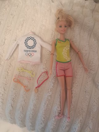 Barbie Tokyo 2020 Muñeca y Accesorios