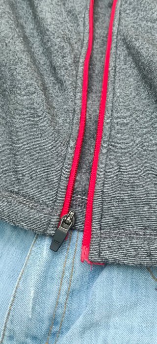Chaqueta Huskies Gris y Roja