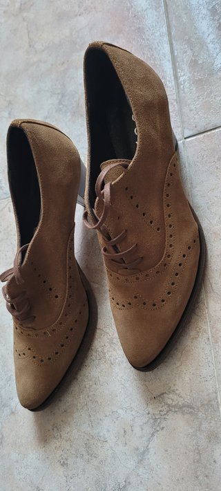 Zapatos Oxford BOCH ante camel tacón talla 40