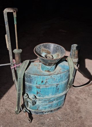 Máquina antigua de sulfatar