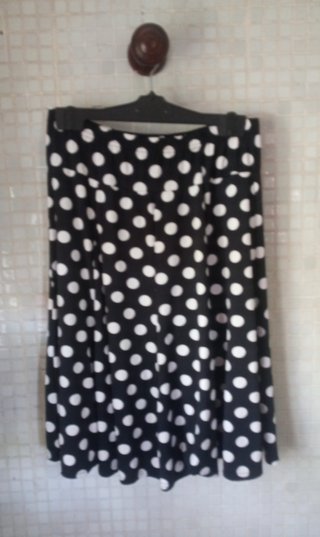 Falda lunares negra talla 42-44