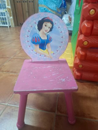 Mesa y 2 sillas infantiles castillo princesas