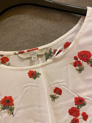 Blusa Hombros Descubiertos Flores Rojas