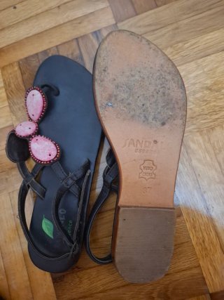 Sandalias piel pedrería