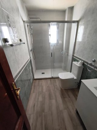Transforma tu baño: ducha, inodoro y bidé .mapara
