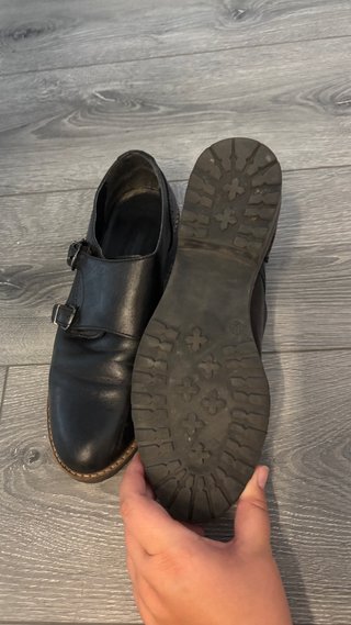Zapatos de vestir negros con doble hebilla