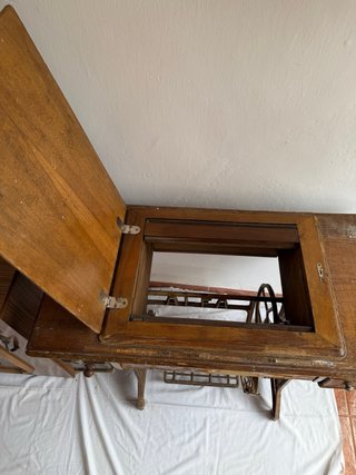 Máquina de coser Alfa antigua