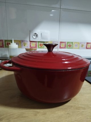 Olla de cocina roja