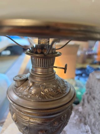 Lampada a petrolio antica