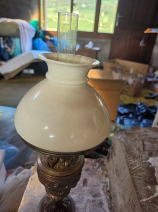 Lampada a petrolio antica
