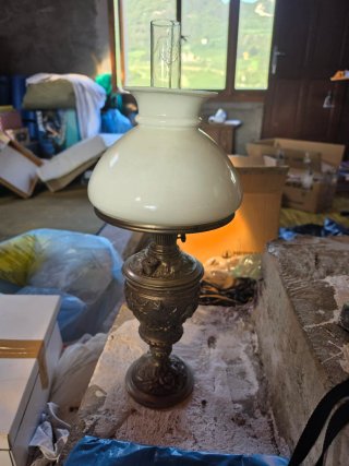 Lampada a petrolio antica