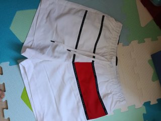 Shorts Tommy Hilfiger bianchi con banda rossa