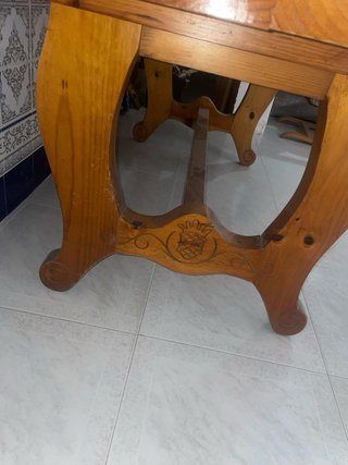 Mesa de granito y madera de pino