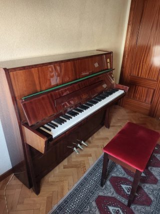 Piano vertical madera Petrof