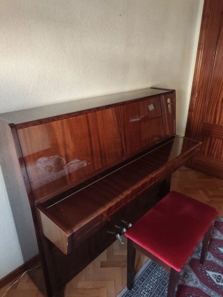 Piano vertical madera Petrof