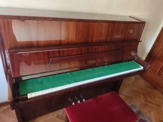 Piano vertical madera Petrof