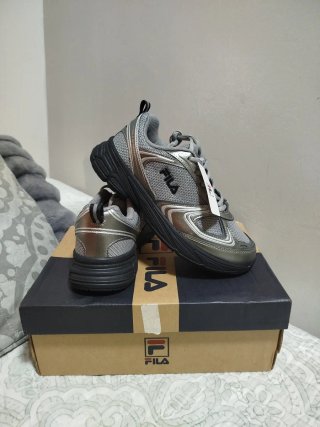 Zapatillas Fila Skyrunner Grises y Plateadas