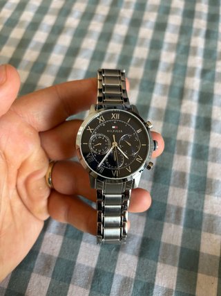 Reloj Tommy Hilfiger Metálico Negro y Plateado