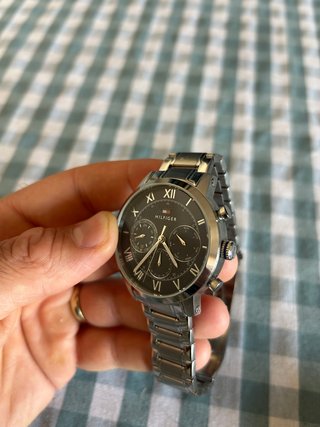Reloj Tommy Hilfiger Metálico Negro y Plateado
