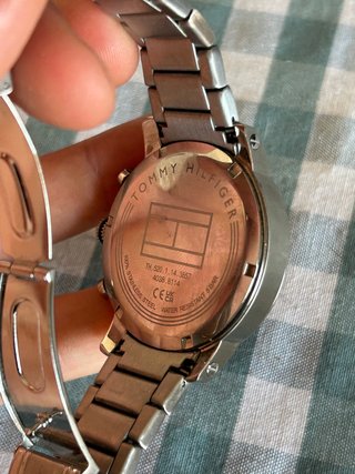 Reloj Tommy Hilfiger Metálico Negro y Plateado